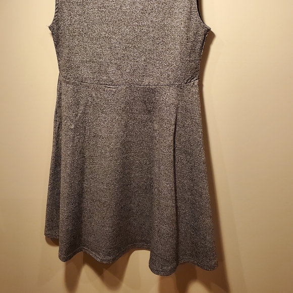 H&M Cute Mini Dress with Open Back - Picture 2 of 4